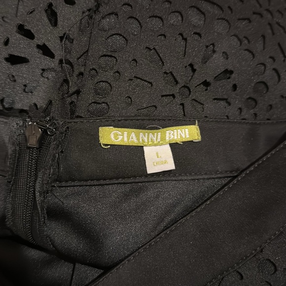 Gianni Bini lace skirt - Picture 2 of 2